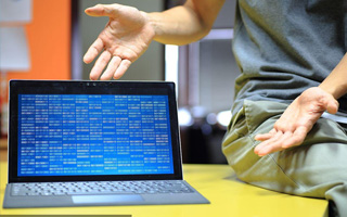 广元 ,php声明和调用变量的符号是什么？